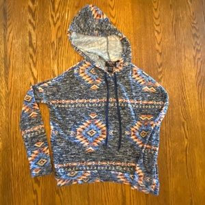 Hooked Up by IOT Women’s Long Sleeve Hoodie Aztec print sz XS Shirt